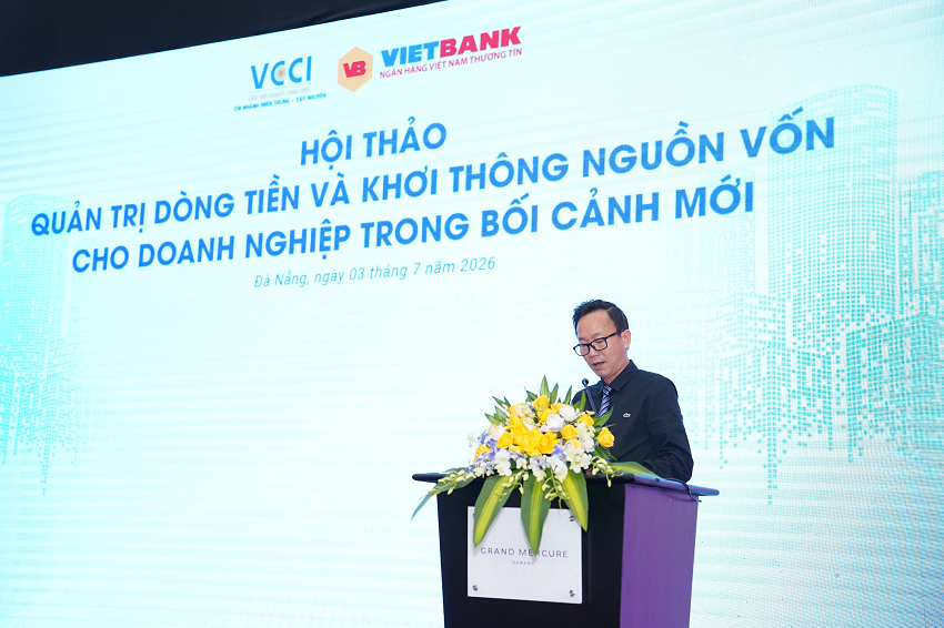 &Ocirc;ng Nguyễn Tiến Quang ph&aacute;t biểu tại hội thảo