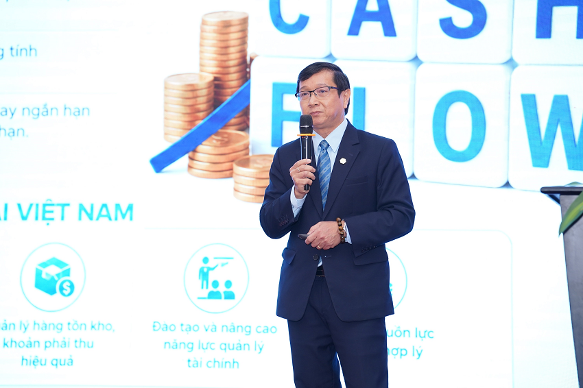 &Ocirc;ng Phạm Linh ph&aacute;t biểu tại hội thảo