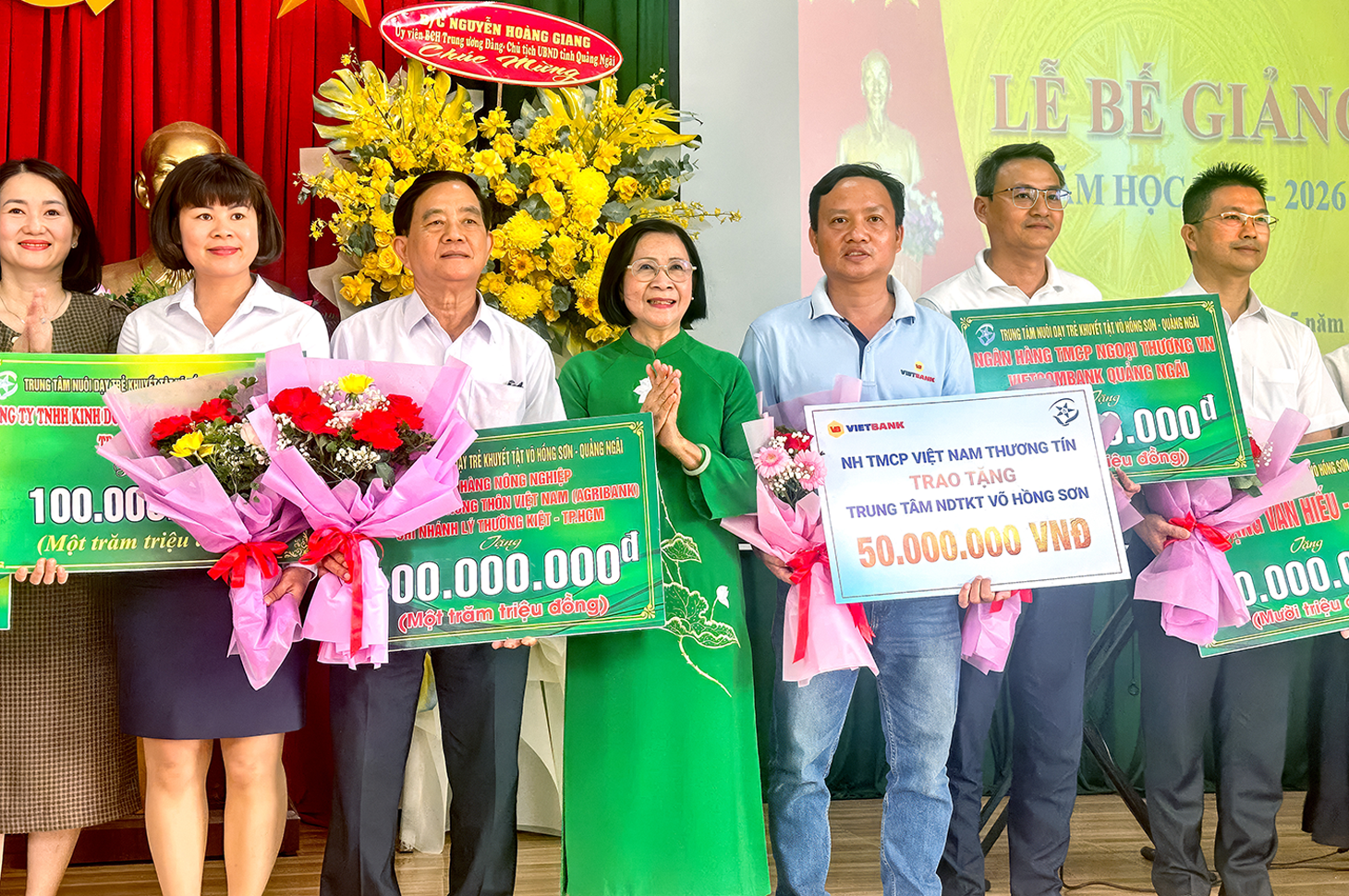VIETBANK TRAO TẶNG 50 TRIỆU ĐỒNG HỖ TRỢ TRUNG TÂM NUÔI DẠY TRẺ KHUYẾT TẬT VÕ HỒNG SƠN