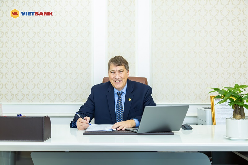 Ông Chester Gorski, Quyền Tổng Giám đốc Vietbank