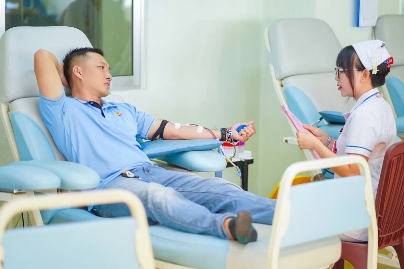CBNV Vietbank tại Cần Thơ nhiệt t&igrave;nh hưởng ứng hoạt động hiến m&aacute;u