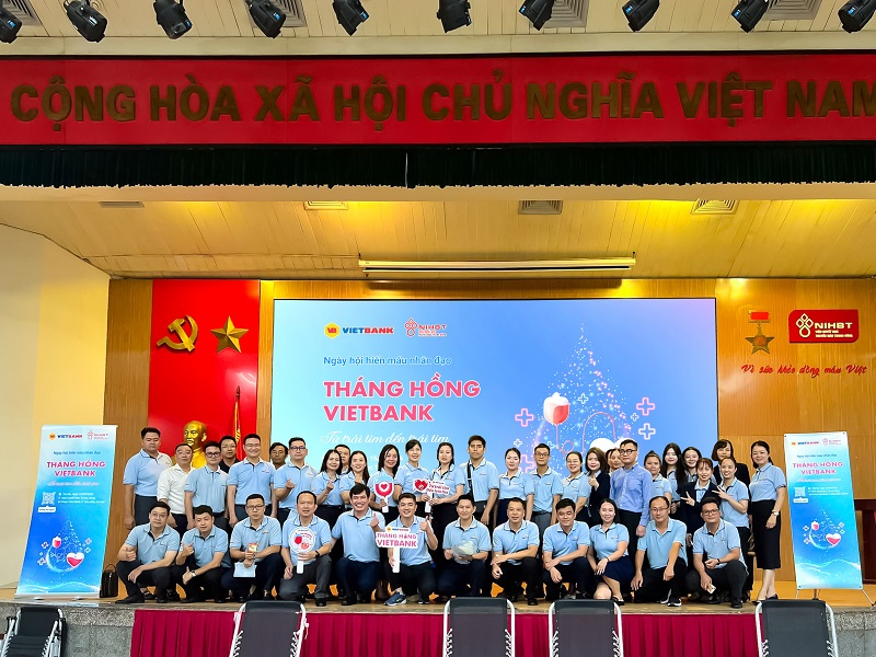 CBNV Vietbank tại H&agrave; Nội h&agrave;o hứng tham gia hoạt động hiến m&aacute;u
