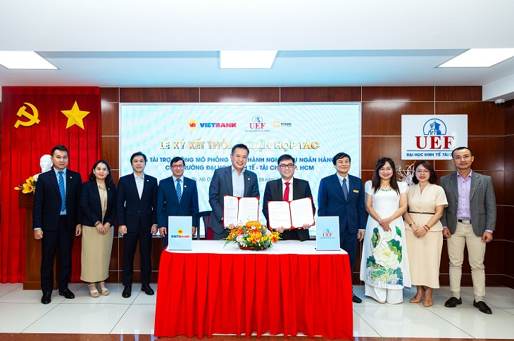 VIETBANK KÝ KẾT HỢP TÁC UEF, TÀI TRỢ PHÒNG THỰC HÀNH MÔ PHỎNG NGHIỆP VỤ NGÂN HÀNG