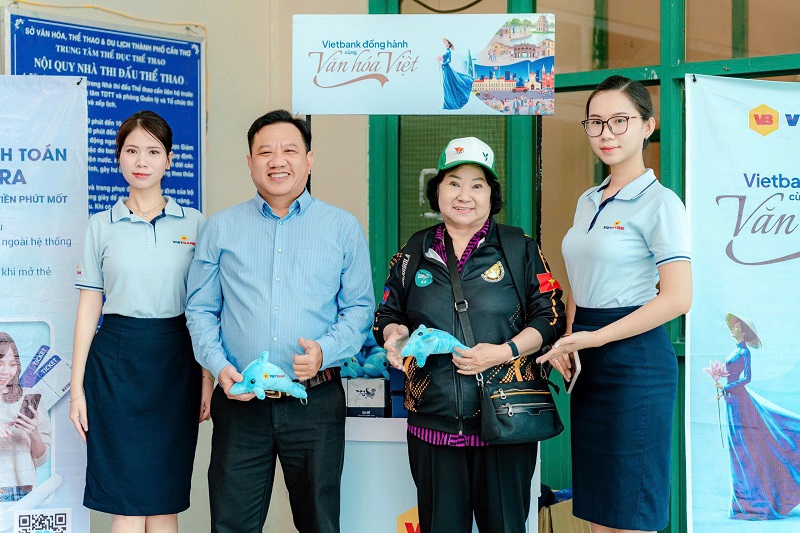 Hoạt động tại gian h&agrave;ng Vietbank trong khu vực tổ chức giải