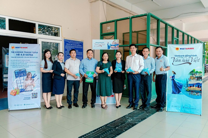Hoạt động tại gian h&agrave;ng Vietbank trong khu vực tổ chức giải